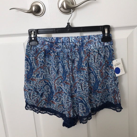 Shorts - Picture 3 of 3